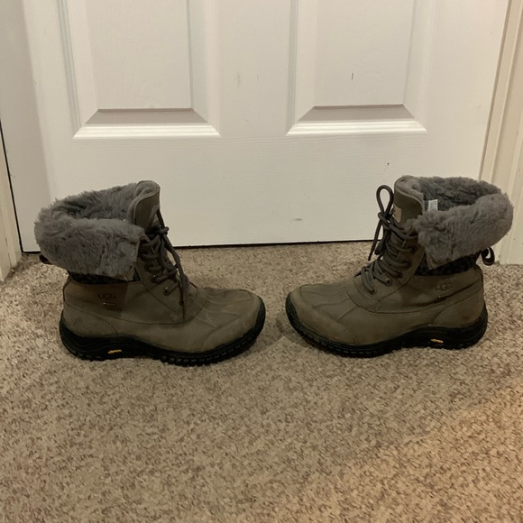 UGG Shoes - Ugg grey black Adriondack Vibram fold over fur winter boots sz 7.5